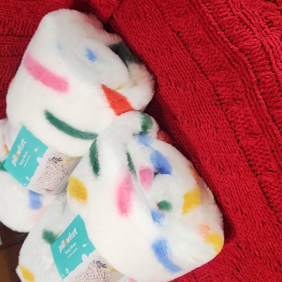 Bundle for both reserved for buyer. - Picture 9 of 12